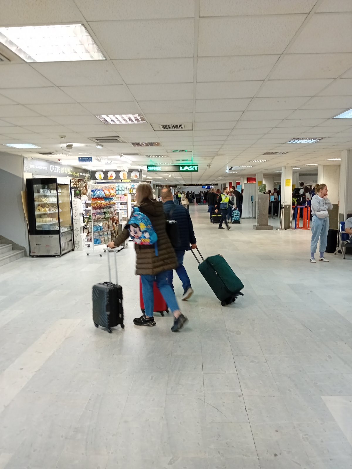 heraklion airport arrivals room